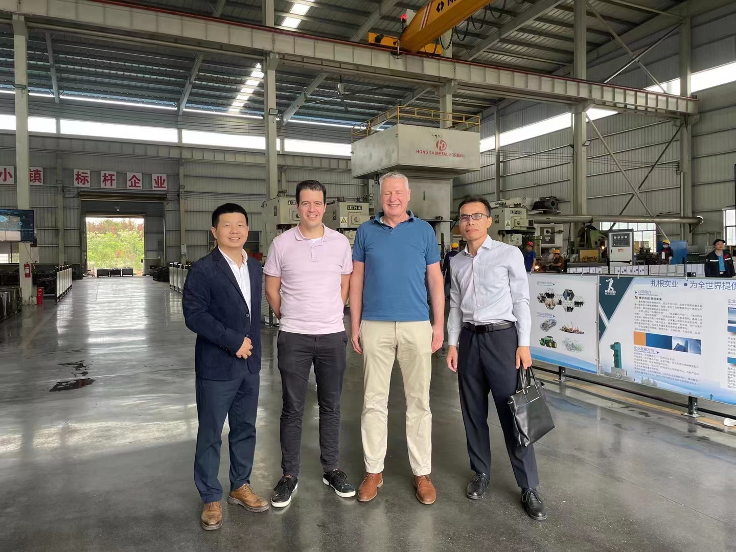 European customers visit our forging plant